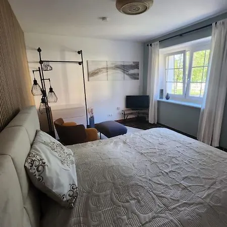 Charmante In Schoener Lage *